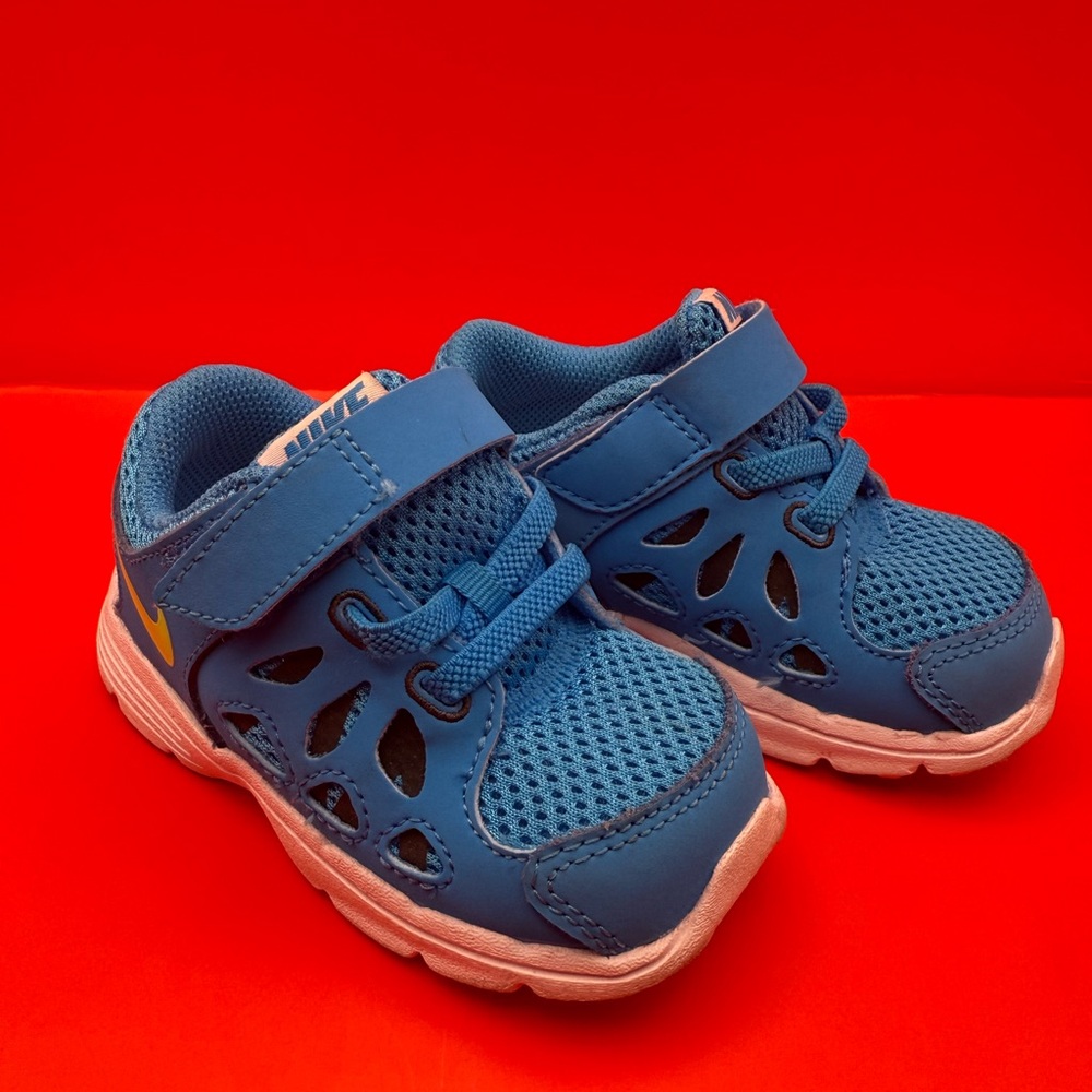NIKE Fushon Kids Blue Shoes size 6C